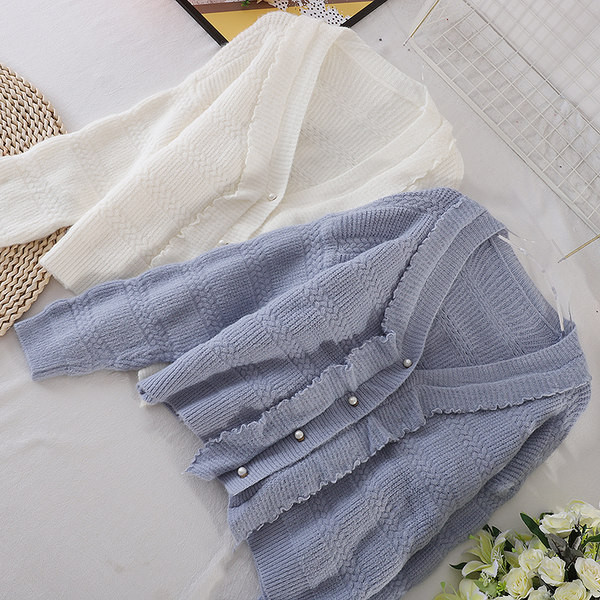 Naiste kaasaegne vest spits-kaelusega