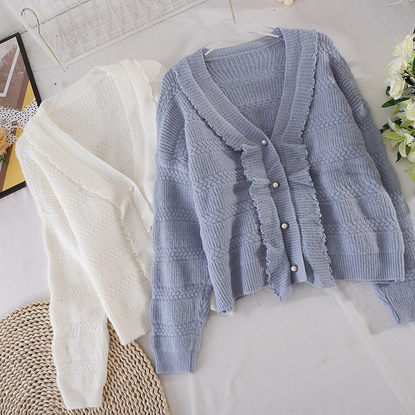 Naiste kaasaegne vest spits-kaelusega