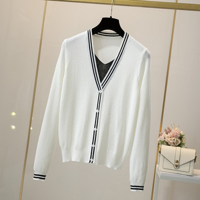 Μοντέρνα ζακέτα  με κουμπιά και λαιμόκοψη spitz