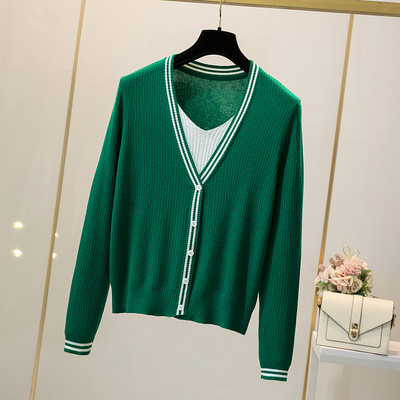 Μοντέρνα ζακέτα  με κουμπιά και λαιμόκοψη spitz