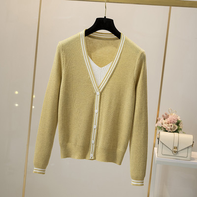 Μοντέρνα ζακέτα  με κουμπιά και λαιμόκοψη spitz