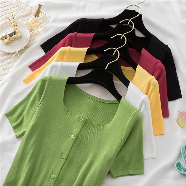 Kandilise kaelusega ja lühikeste varrukatega naiste kardigan