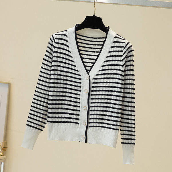 Uue mudeli V-kaelusega vest