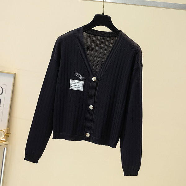 Актуална жилетка с шпиц деколте и емблеми