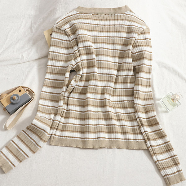 Uue mudeli naiste triibuline vest nööpide ja spitsikaelusega