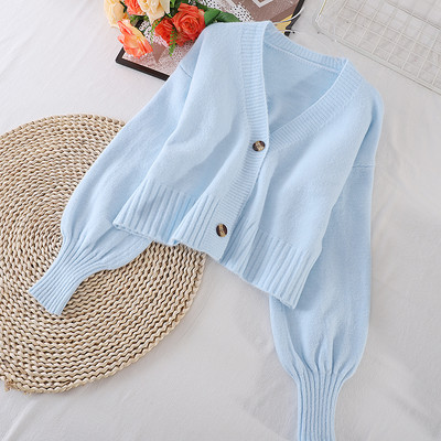 Egyszínű női mellény gombokkal és spitz nyakkivágással