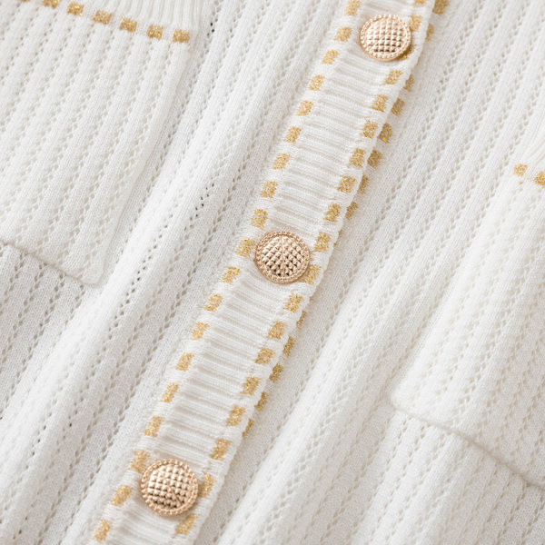 Aktualan ženski prsluk sa džepovima i gumbima