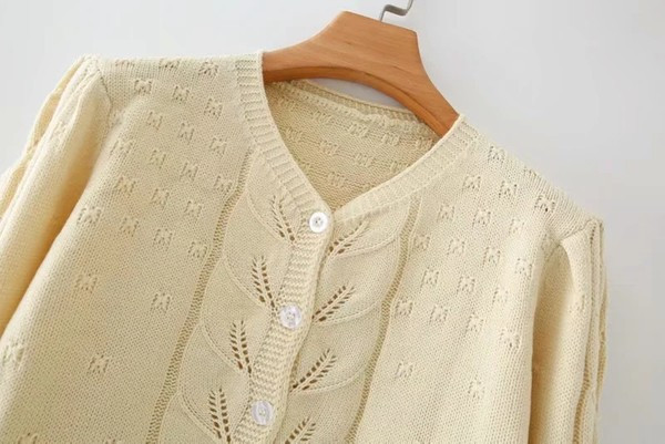 Ležerni prsluk s gumbima u bijeloj boji