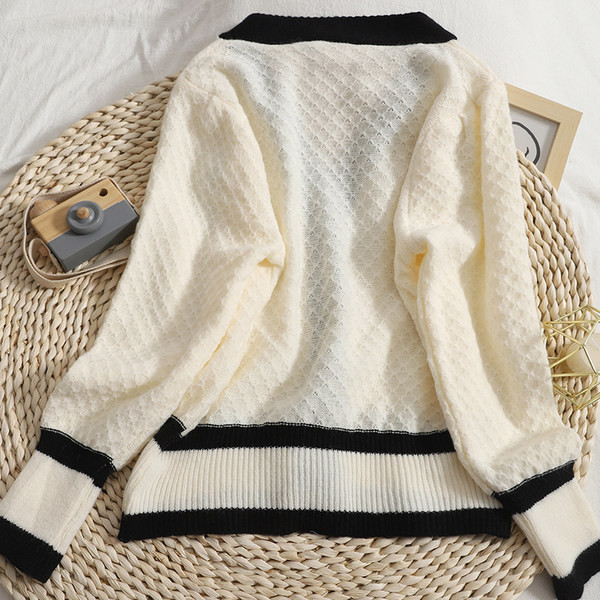 Uue mudeli naiste nööpide ja spitsikaelusega kardigan