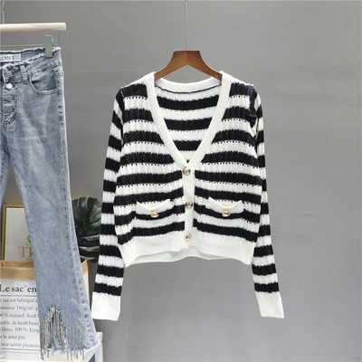 Ženski prugasti prsluk s metalnim gumbima i dugim rukavima