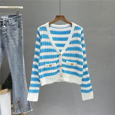 Ženski prugasti prsluk s metalnim gumbima i dugim rukavima