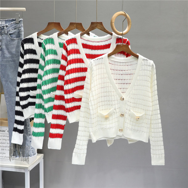 Ženski prugasti prsluk s metalnim gumbima i dugim rukavima