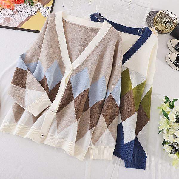 Női kardigán gombokkal és spitz nyakkivágással - többféle színben