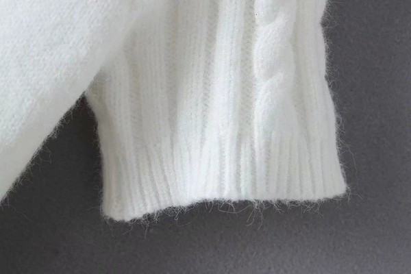 Lühike kootud vest nööpide ja lühikeste varrukatega