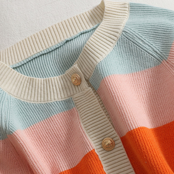 Uus mudel igapäevasest naiste triibulisest ümara kaelusega vestist