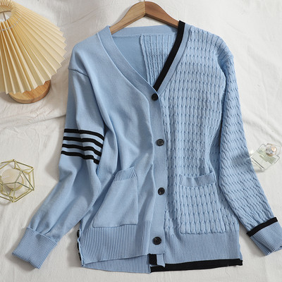 Μοντέρνα γυναικεία πλεκτή ζακέτα με spitz λαιμόκοψη σε λευκό και μπλε χρώμα