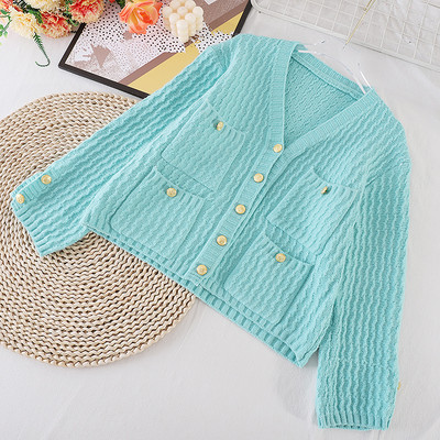 Kolmes värvitoonis spitsikaela ja taskuga naistevest