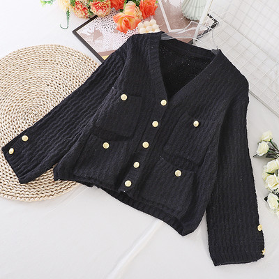 Kolmes värvitoonis spitsikaela ja taskuga naistevest