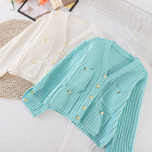 Kolmes värvitoonis spitsikaela ja taskuga naistevest