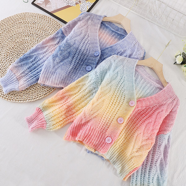 Naiste sillerdavate värvide ja nööpidega kardigan