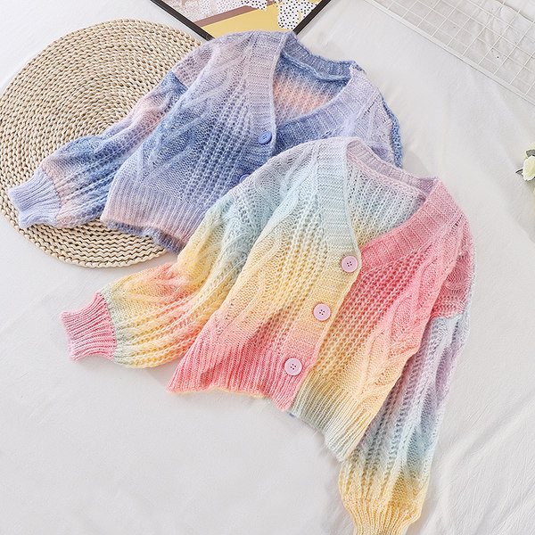 Naiste sillerdavate värvide ja nööpidega kardigan