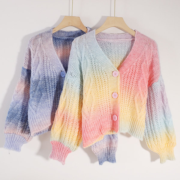 Naiste sillerdavate värvide ja nööpidega kardigan