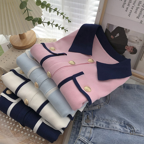 Naiste kardigan kuldsete nööpide ja klassikalise kraega