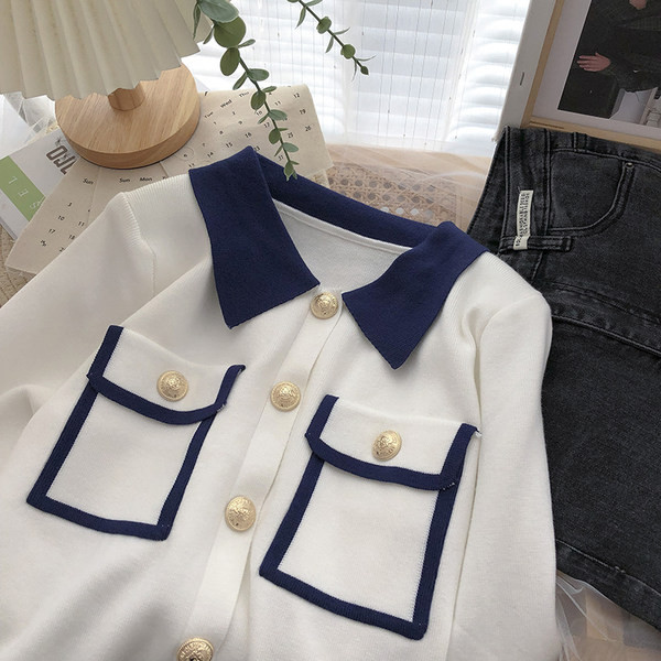 Naiste kardigan kuldsete nööpide ja klassikalise kraega