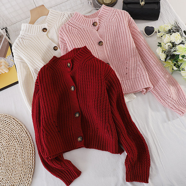 Egyszínű női mellény, gombokkal és hosszú ujjú