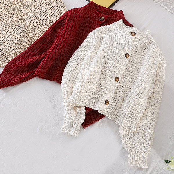 Egyszínű női mellény, gombokkal és hosszú ujjú