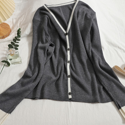 Naiste vabaaja ühevärviline vest spitsikaelusega ja pikkade varrukatega