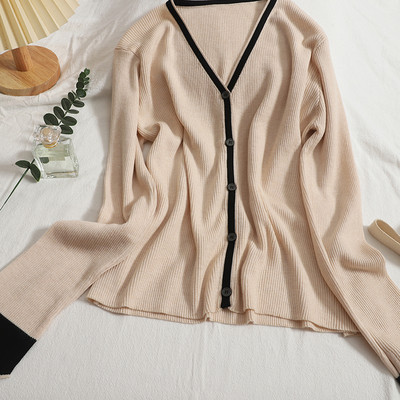 Naiste vabaaja ühevärviline vest spitsikaelusega ja pikkade varrukatega