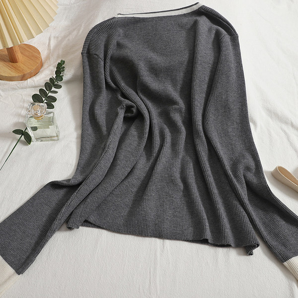 Naiste vabaaja ühevärviline vest spitsikaelusega ja pikkade varrukatega