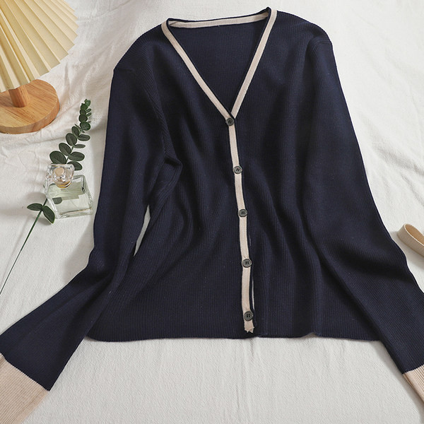 Naiste vabaaja ühevärviline vest spitsikaelusega ja pikkade varrukatega