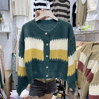 Γυναικεία ζακέτα με οβάλ λαιμόκοψη κατάλληλη για καθημερινή χρήση