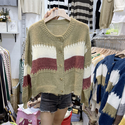 Γυναικεία ζακέτα με οβάλ λαιμόκοψη κατάλληλη για καθημερινή χρήση