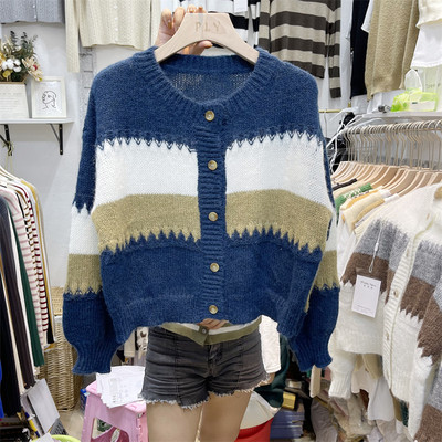 Γυναικεία ζακέτα με οβάλ λαιμόκοψη κατάλληλη για καθημερινή χρήση