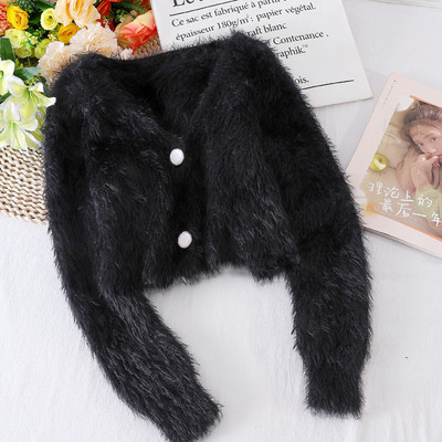 Női pehelymellény gombokkal és spitz nyakkivágással