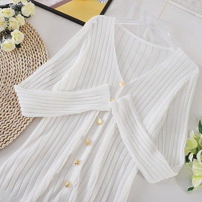 Γυναικεία πλεκτή ζακέτα  με spitz λαιμόκοψη και κουμπιά