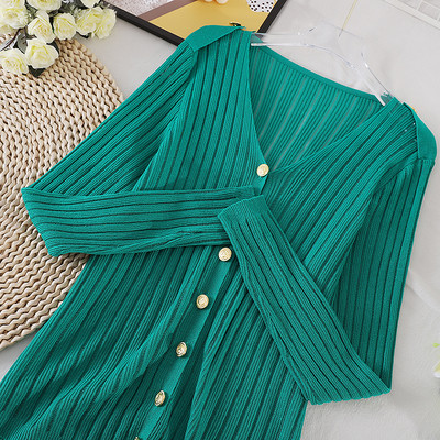 Γυναικεία πλεκτή ζακέτα  με spitz λαιμόκοψη και κουμπιά