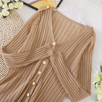 Γυναικεία πλεκτή ζακέτα  με spitz λαιμόκοψη και κουμπιά