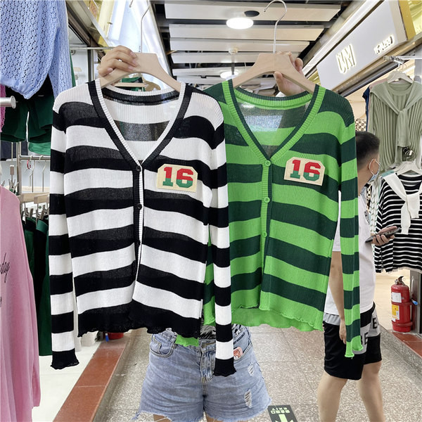 Embleemi ja pikkade varrukatega vabaaja naiste vest