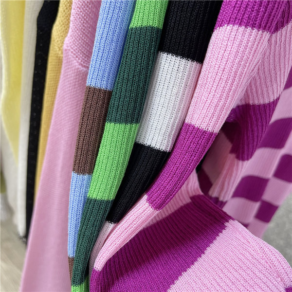 Embleemi ja pikkade varrukatega vabaaja naiste vest