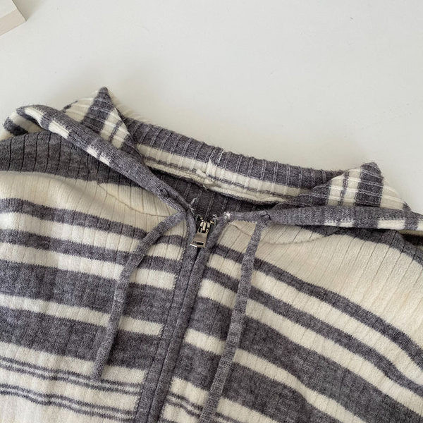 Γυναικεία ριγέ ζακέτα με κουκούλα και φερμουάρ