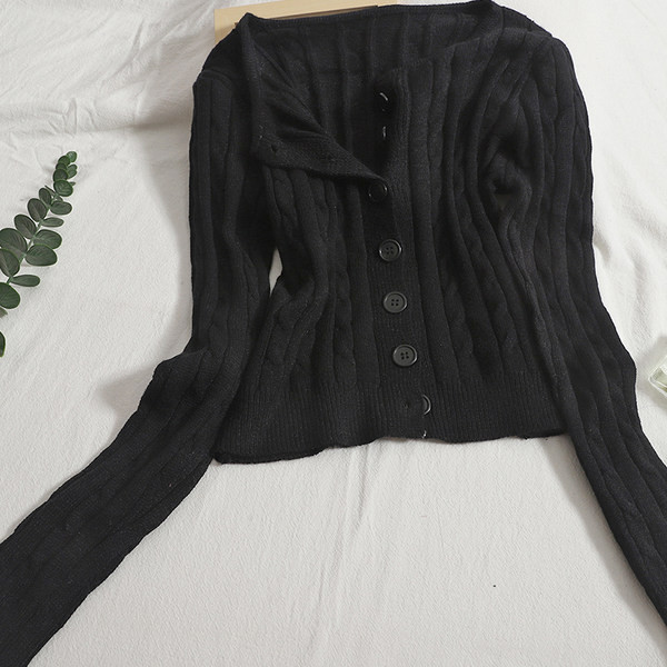 Vesta de dama de toamna cu decolteu rotund si nasturi