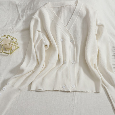 Modern női mellény spitz nyakkivágással és aszimmetrikus rögzítéssel