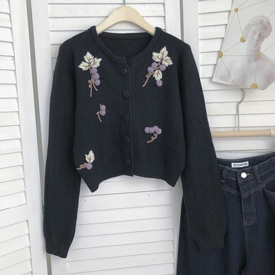 Γυναικεία ζακέτα με κουμπιά και κέντημα