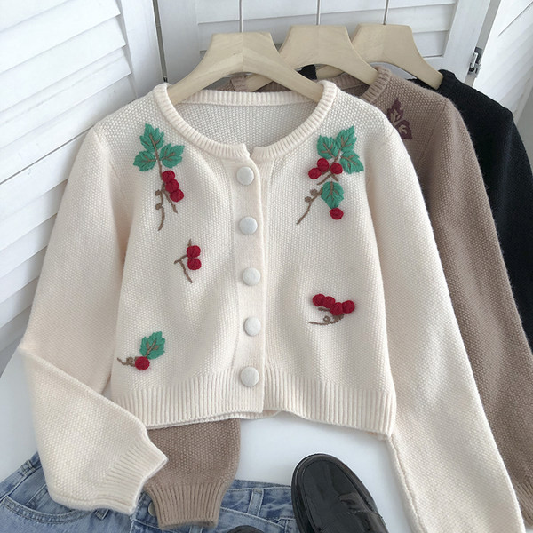 Γυναικεία ζακέτα με κουμπιά και κέντημα