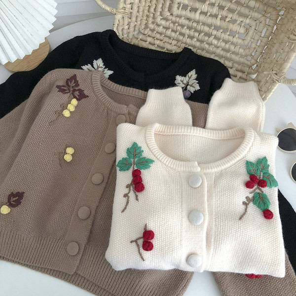 Γυναικεία ζακέτα με κουμπιά και κέντημα