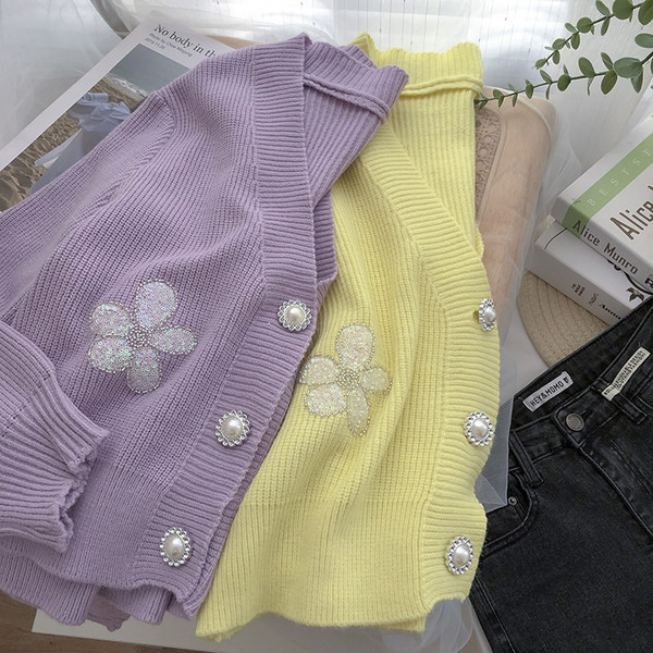 Γυναικεία ζακέτα με πέρλες και κέντημα